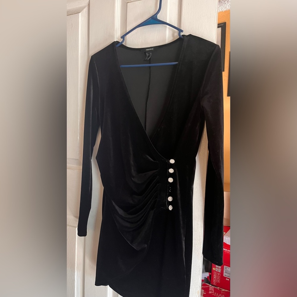 A forever 21 long sleeve dress above the knee cut body con. Medium Size Suede